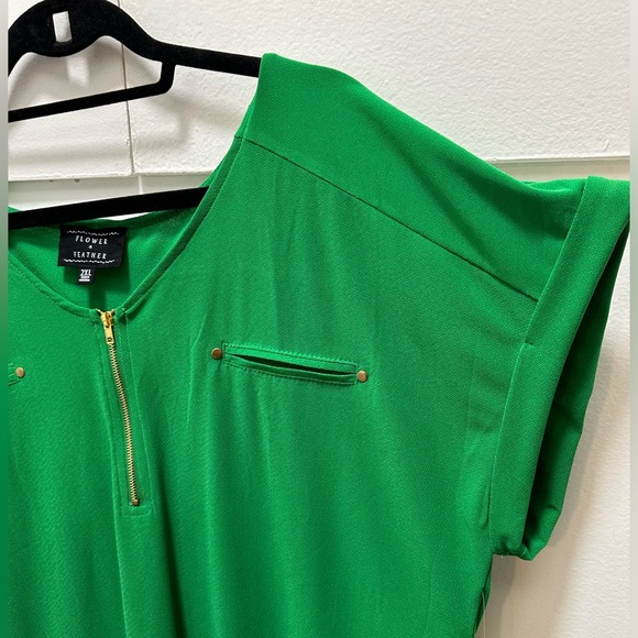 Flower and Feather | Short Sleeve Blouse - Picture 2 of 7